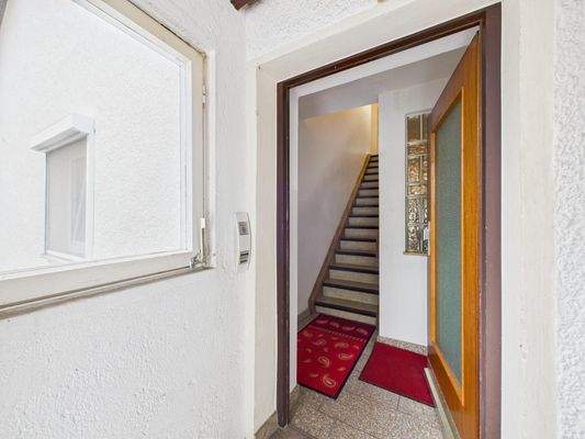 Treppenaufgang zur Wohnung