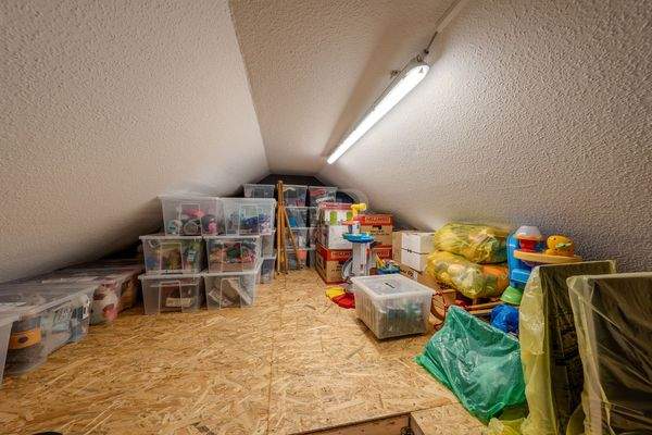 geräumiger Spitzboden