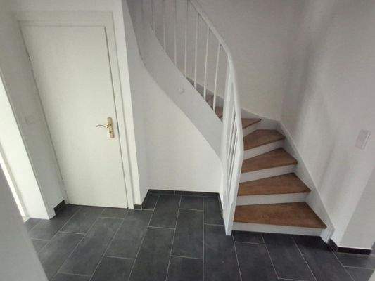 EG Flur mit Kellertür