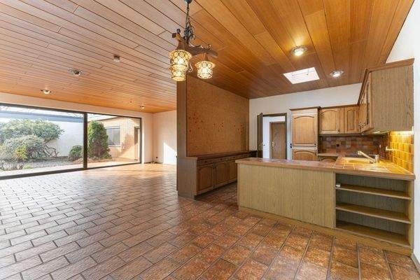 Teilansicht offene Küche inkl Wohn- Essbereich