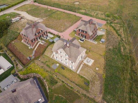 Reetdachvillen am Schloss auf Rügen 