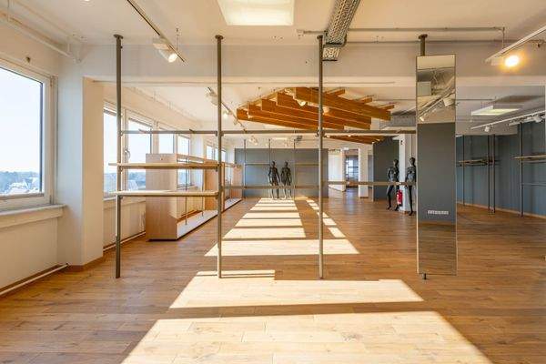 Helle, lichtdurchflutete Flächen