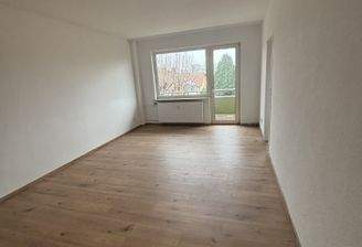 Wohn-/Esszimmer Zugang Balkon