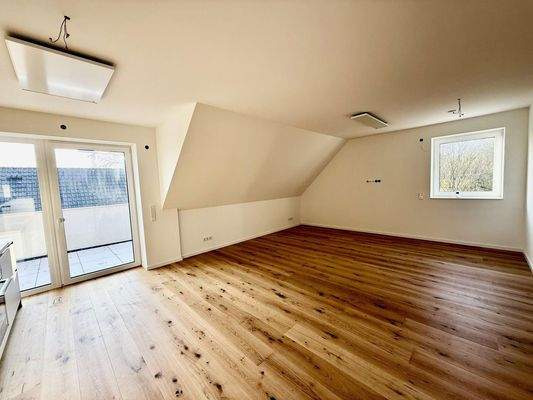 Wohn-Essbereich mit Balkon