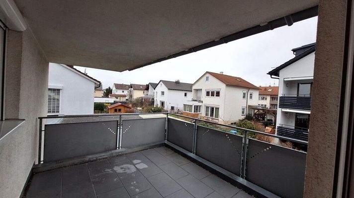 sonnige Aussichten Der großzügige Balkon erweitert Ihren Wohnraum