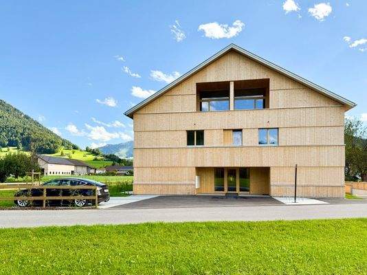 Ansicht Nord / überdachter Eingang