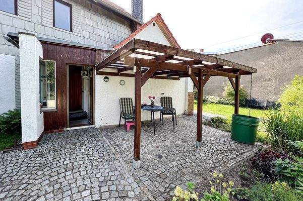 Überdachte Terrasse im Garten