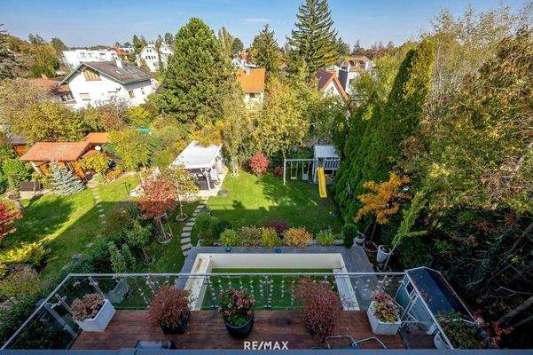 Blick von oben in den Garten