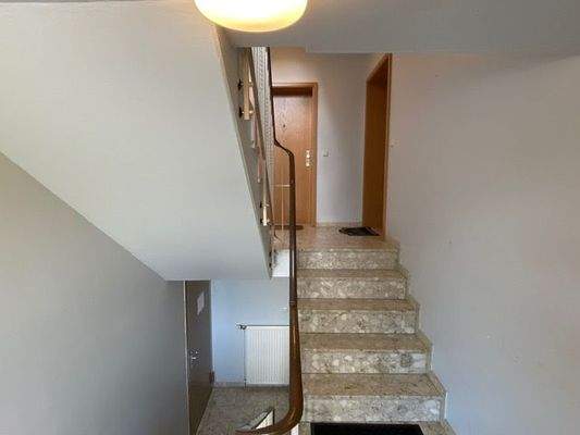 Gepflegtes u. hochwertiges Treppenhaus