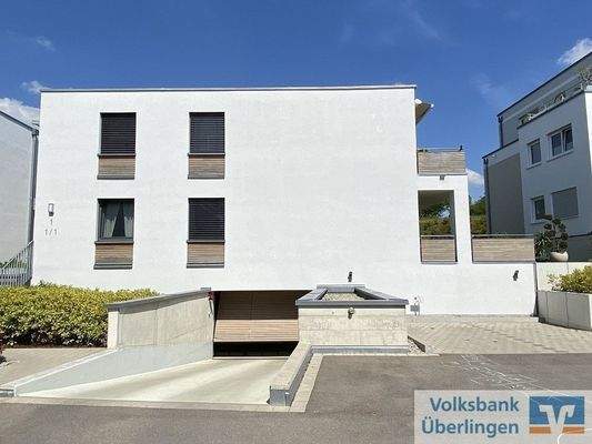 Westansicht mit Einfahrt Tiefgarage