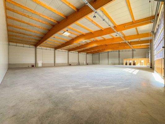 Lager- und Produktionshalle