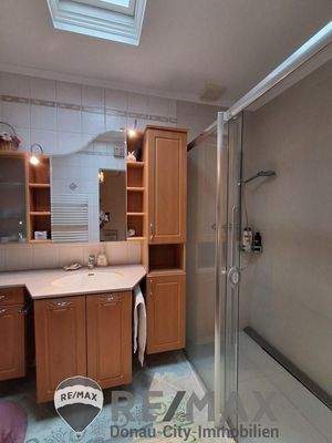 11 Badezimmer mit Dusche OG RH 1230