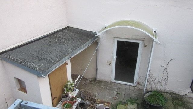 Zugang Nebengebäude / Garten
