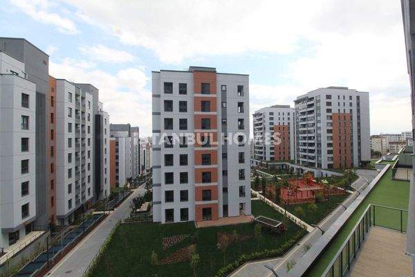 Spacious Flats 100 M from Metro in Bagcilar