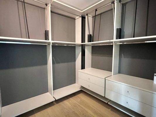 Einzigartige Villa am Meer mit Innenpool, Gärten und Gästehaus