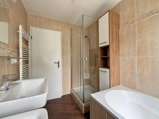 Haupthaus - DG Badezimmer 2