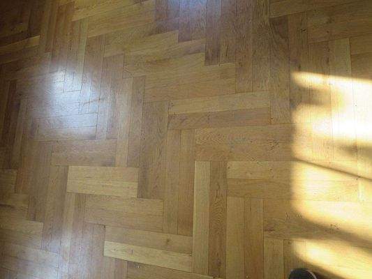 Echtholzparkett im Wohn-/Essbereich (EG)