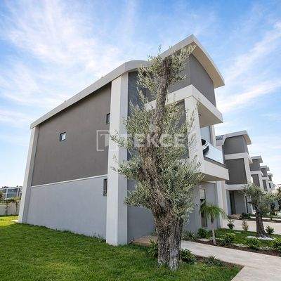 5-Bedroom Villa with Pool in a Central Location in Side Antalya