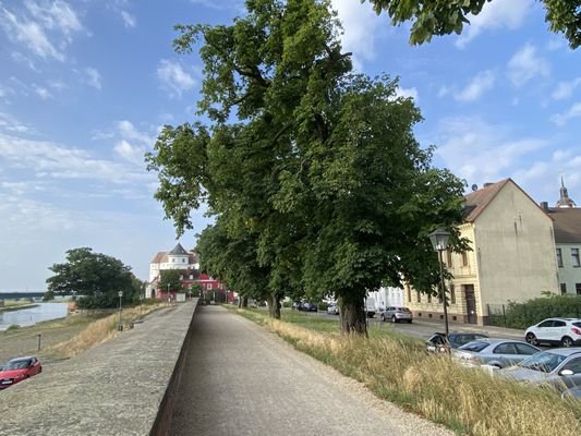 Mehrfamilienhaus an der Elbe 