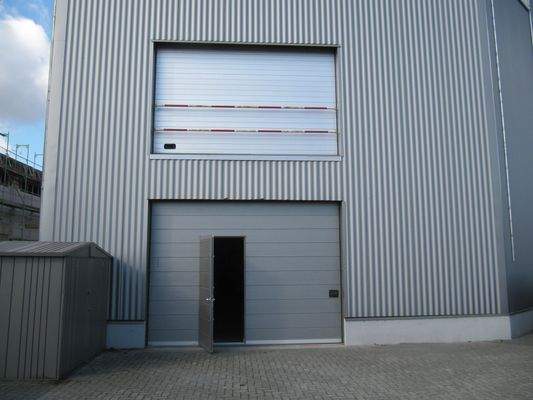 Außenansicht EG Rolltor.JPG