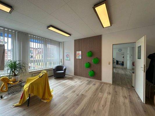 Büroraum 2 auch nutzbar