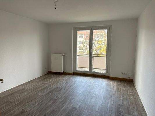 Wohnzimmer mit Balkon