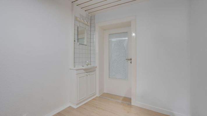 Flur / Zimmer 6, 2. OG