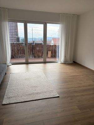 Wohnzimmer mit Balkon