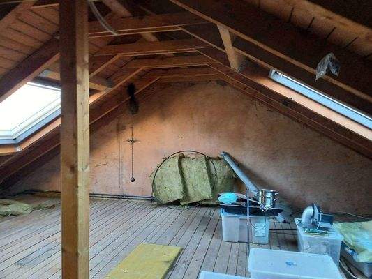 zum Ausbau vorbereitetes Dachstudio + Panorama