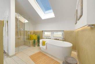 Wellness-Bad mit Skylight