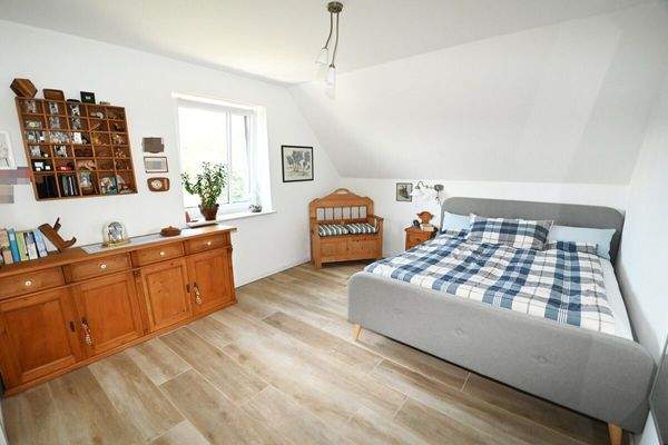 DG Wohnung Schlafzimmer