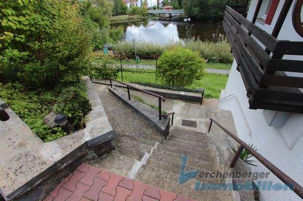Treppenaufgang zum Garten
