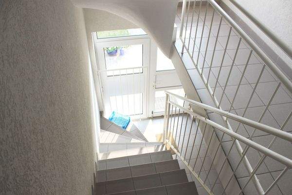 9133KC-10 gepflegter Hauseingangsbereich