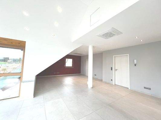 heller Wohn- und Essbereich - aktueller Zustand