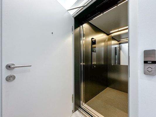 Eingangsbereich innen Lift