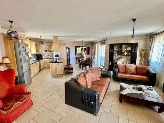 Kreta, Agios Nikolaos: Geräumige Wohnung im 2. Stock mit Panoramablick auf das Meer zu verkaufen