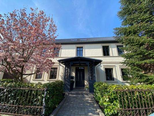 Zentrale Vorderansicht des Hauses