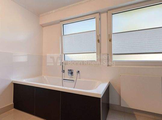 Badewanne - (KI generiert)