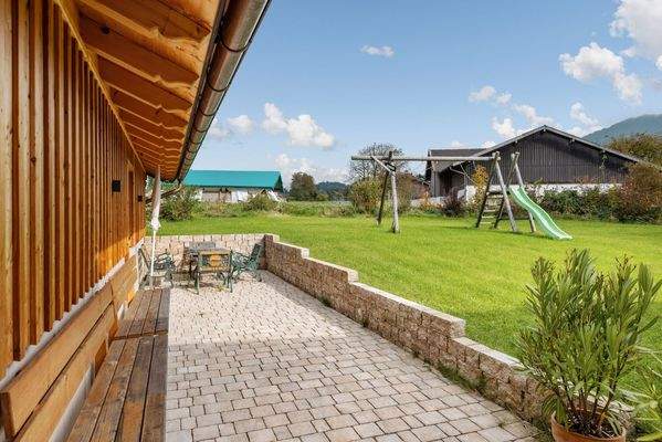 Sitzplatz hinter Carport