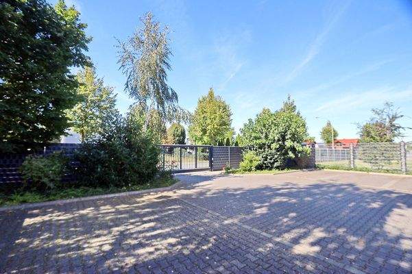 Zufahrt für 20 Pkws