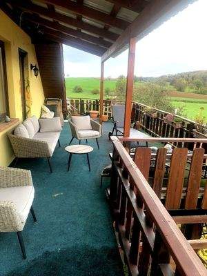 Teilw. überd. Terrasse OG