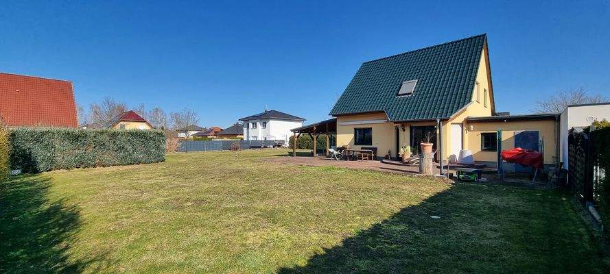 013 Gartenansicht Grundstück.jpg