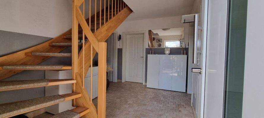 Eingangsbereich mit Travertin- Natursteinfliesen