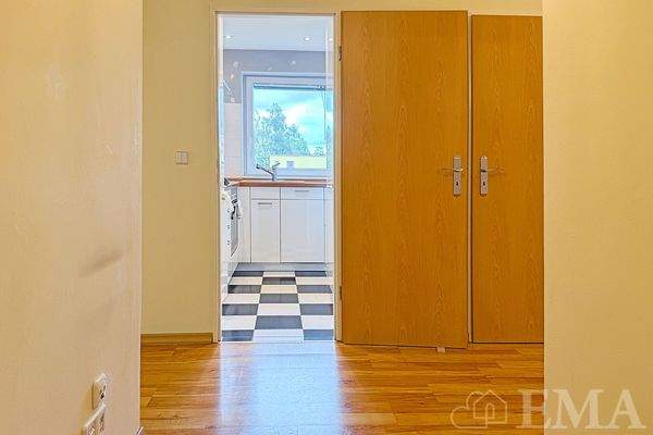 Blick vom Flur zur Küche