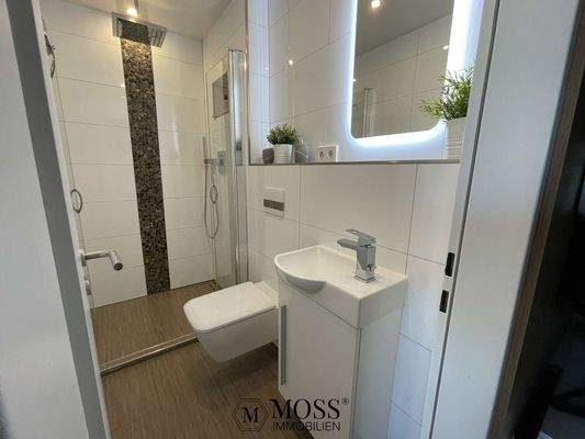 Badezimmer mit Dusche