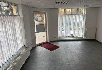 Gr. Büro mit Eingang