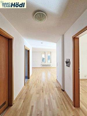 2. Foto Eingangsbereich/ Flur