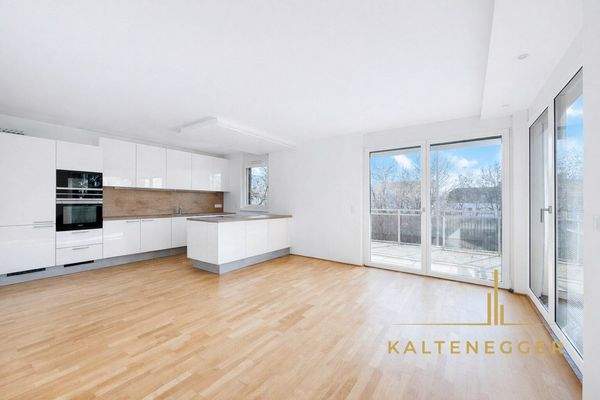 Helle Wohnküche 30,53 m² mit Ausgang zum Balkon