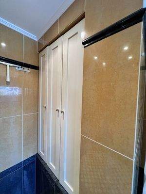 Einbauschrank im Badezimmer 