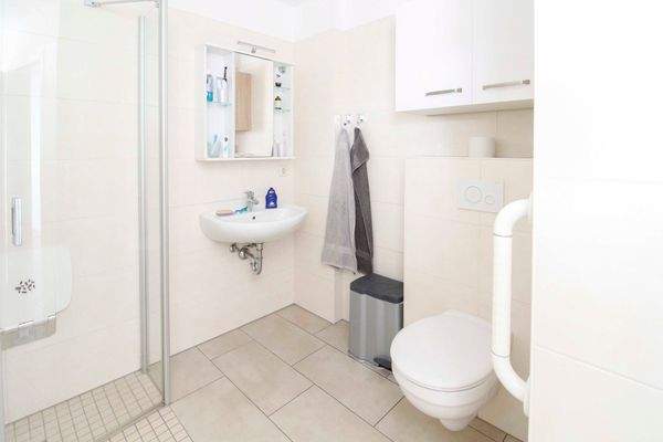 Badezimmer mit Dusche